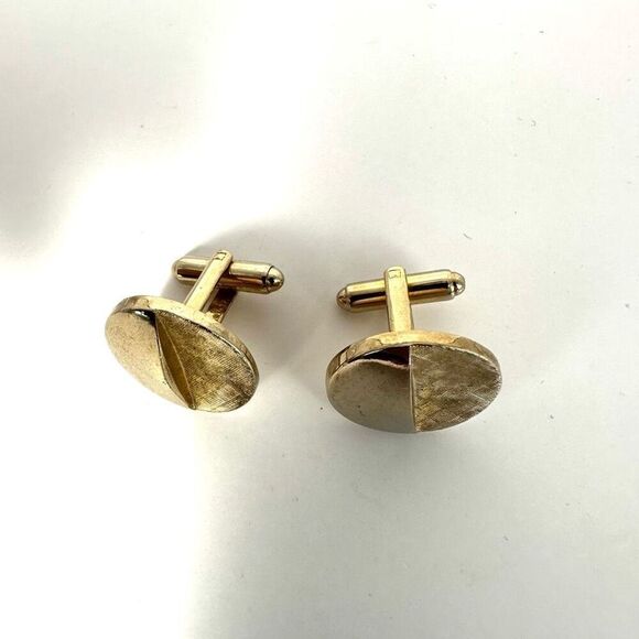 Shields gold tone circle vintage cufflinks - Picture 3 of 8